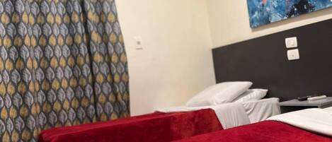 Minibar, cortinas blackout, cunas gratuitas y camas extra