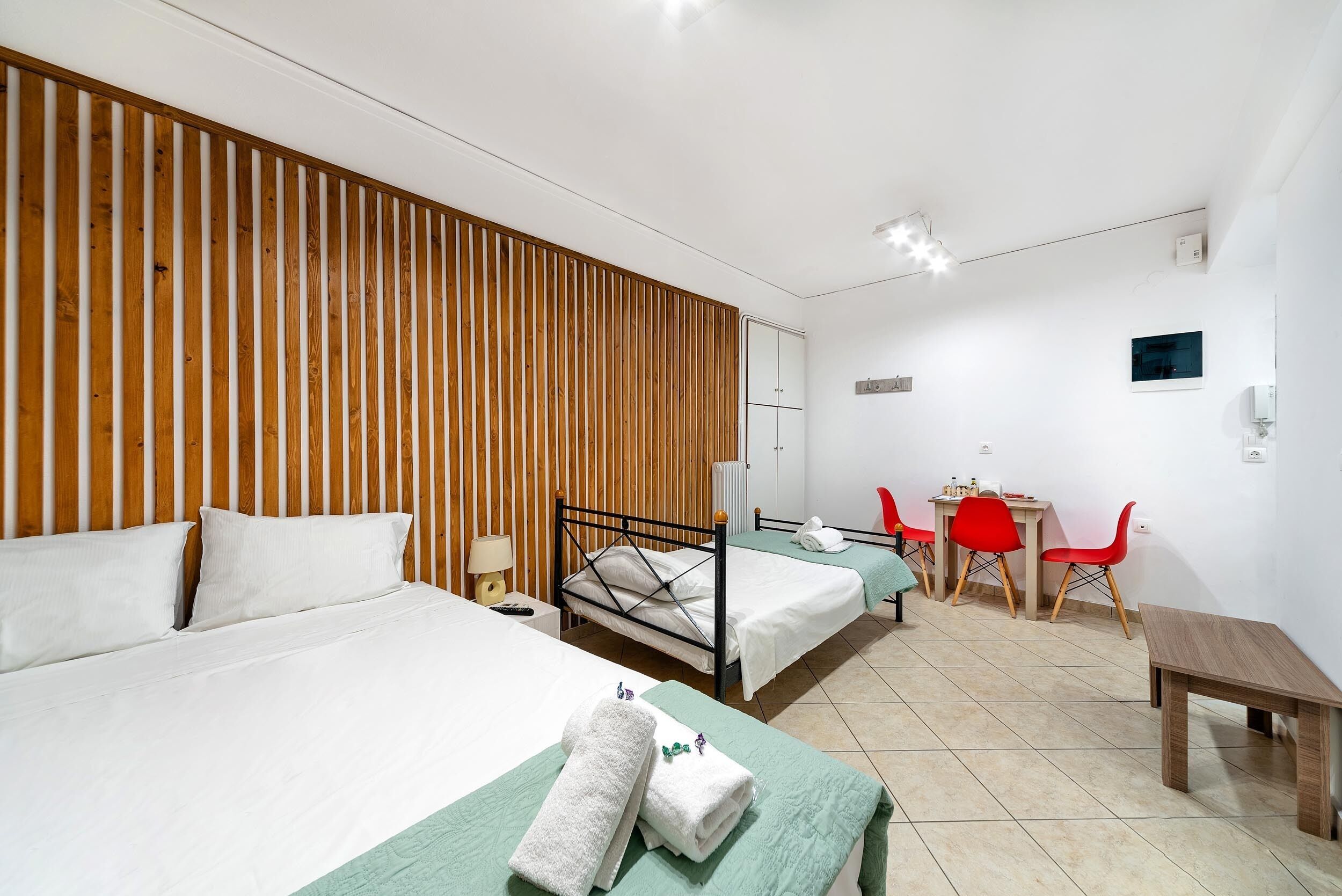 1 chambre, fer et planche à repasser, Wi-Fi gratuit, draps fournis