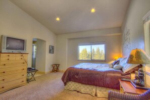 House, Multiple Beds, Fireplace, Mountain View