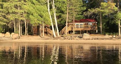 Loon Lodge - Golden Lake (Cottage & Bunkie - 8 Schlafplätze)