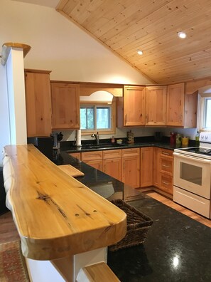 Fridge, microwave, oven, stovetop - Loon Lodge - Golden Lake (Cottage & Bunkie -Sleeps 8 ) (Killaloe)
