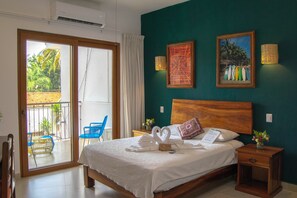 Caja de seguridad en la habitación, cortinas blackout y ropa de cama 