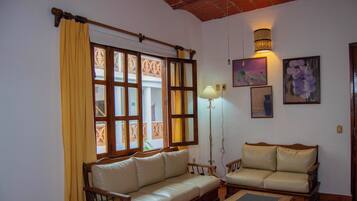 Villa, 2 Bedrooms | In-room safe, blackout drapes, bed sheets