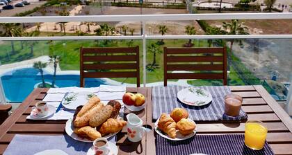 Ático frente al mar con gran terraza panorámica y acceso directo a la playa