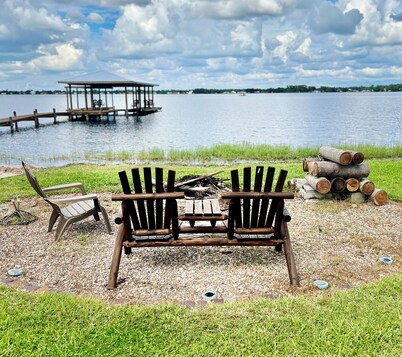 Lake Front Sebring Villa , Relax- Quiet with Breathtaking views!
