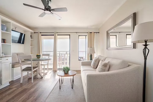 Ocean Front Admirals Row 208 Unobstructed Views Steps from the Beach