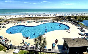 Alberca techada y alberca climatizada