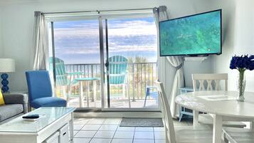 Smart TV, fireplace, ping pong, books