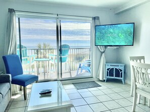 Smart-TV, Kamin, Tischtennisplatte, Bücher