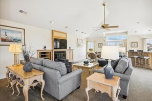 TV, fireplace
