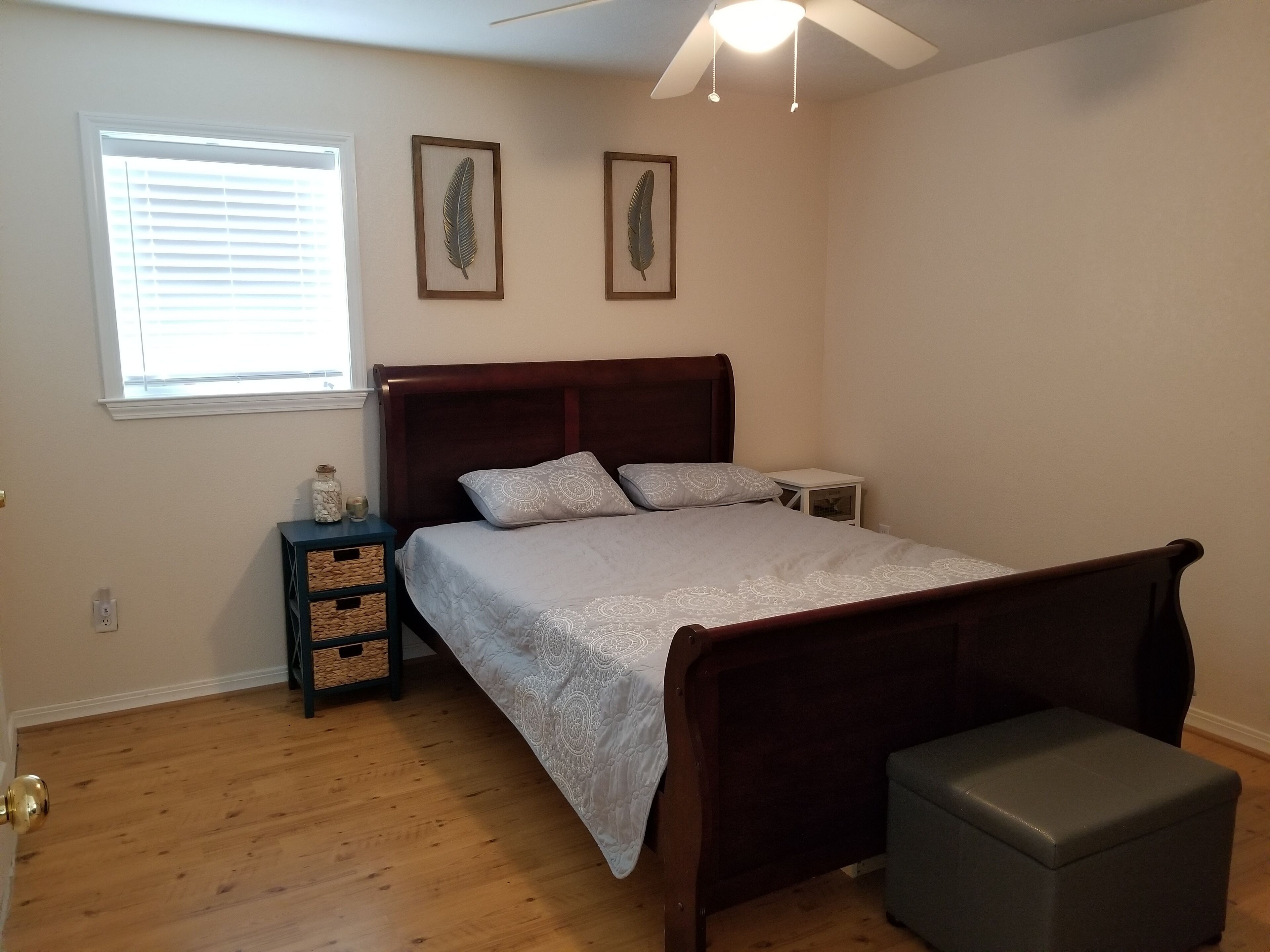 Bedroom 1 with Queen Bed. This room have it's own private bathroom and Shower.