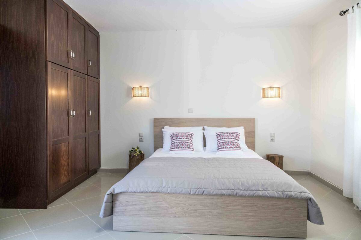 Cortinas blackout, quartos à prova de som, Wi-Fi de cortesia