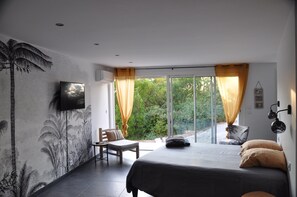 4 bedrooms, iron/ironing board, travel crib, free WiFi