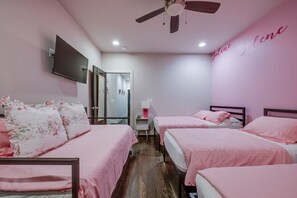 3 bedrooms, iron/ironing board, free WiFi