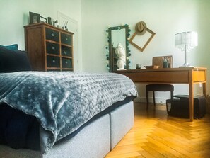 2 habitaciones, tabla de planchar con plancha, wifi y ropa de cama 