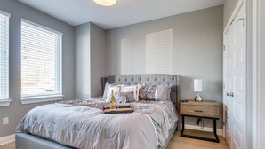 Unclassified image, 4 of 18, button - Stylish Downtown Nash/13 beds/2nd home Opt (Nashville)