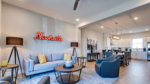 Unclassified image, 2 of 18, button - Stylish Downtown Nash/13 beds/2nd home Opt (Nashville)