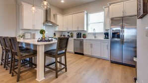 Unclassified image, 5 of 18, button - Stylish Downtown Nash/13 beds/2nd home Opt (Nashville)