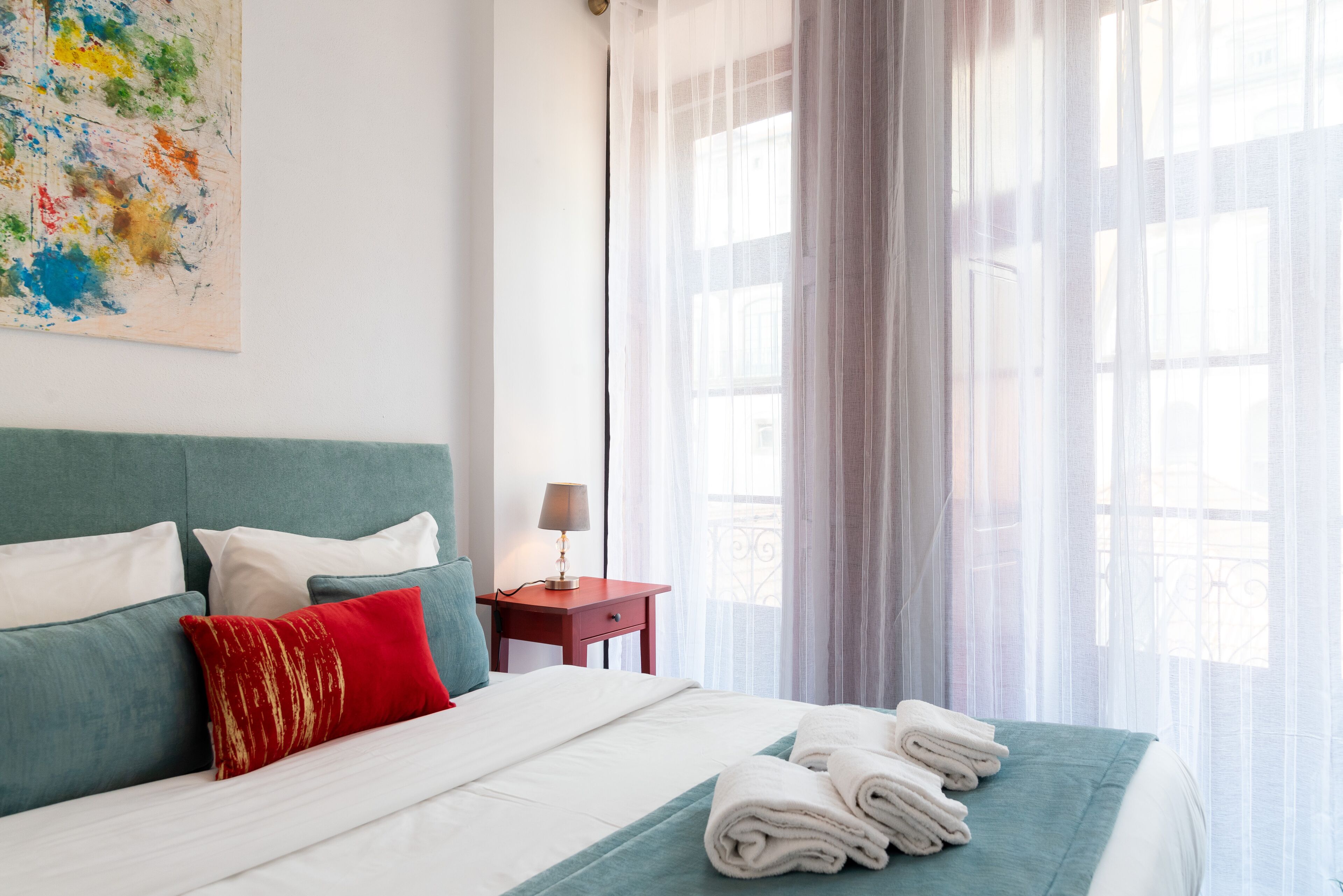 4 quartos, ferros/tábuas de passar roupa, berço de viagem