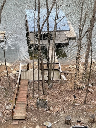 Norris Lake Butterfly Landing - Recently Updated 16 Guest Lakefront w Dock Home