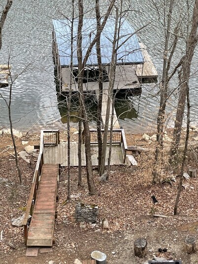 Norris Lake Butterfly Landing - Recently Updated 16 Guest Lakefront w Dock Home