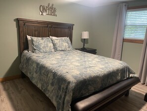 5 bedrooms, iron/ironing board, WiFi, bed sheets - Norris Lake Butterfly Landing - Recently Updated 16 Guest Lakefront w Dock Home (Speedwell)