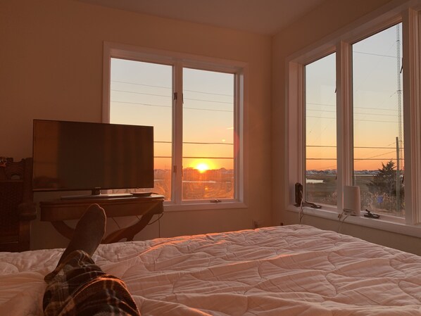 2 bedrooms, in-room safe, desk, iron/ironing board