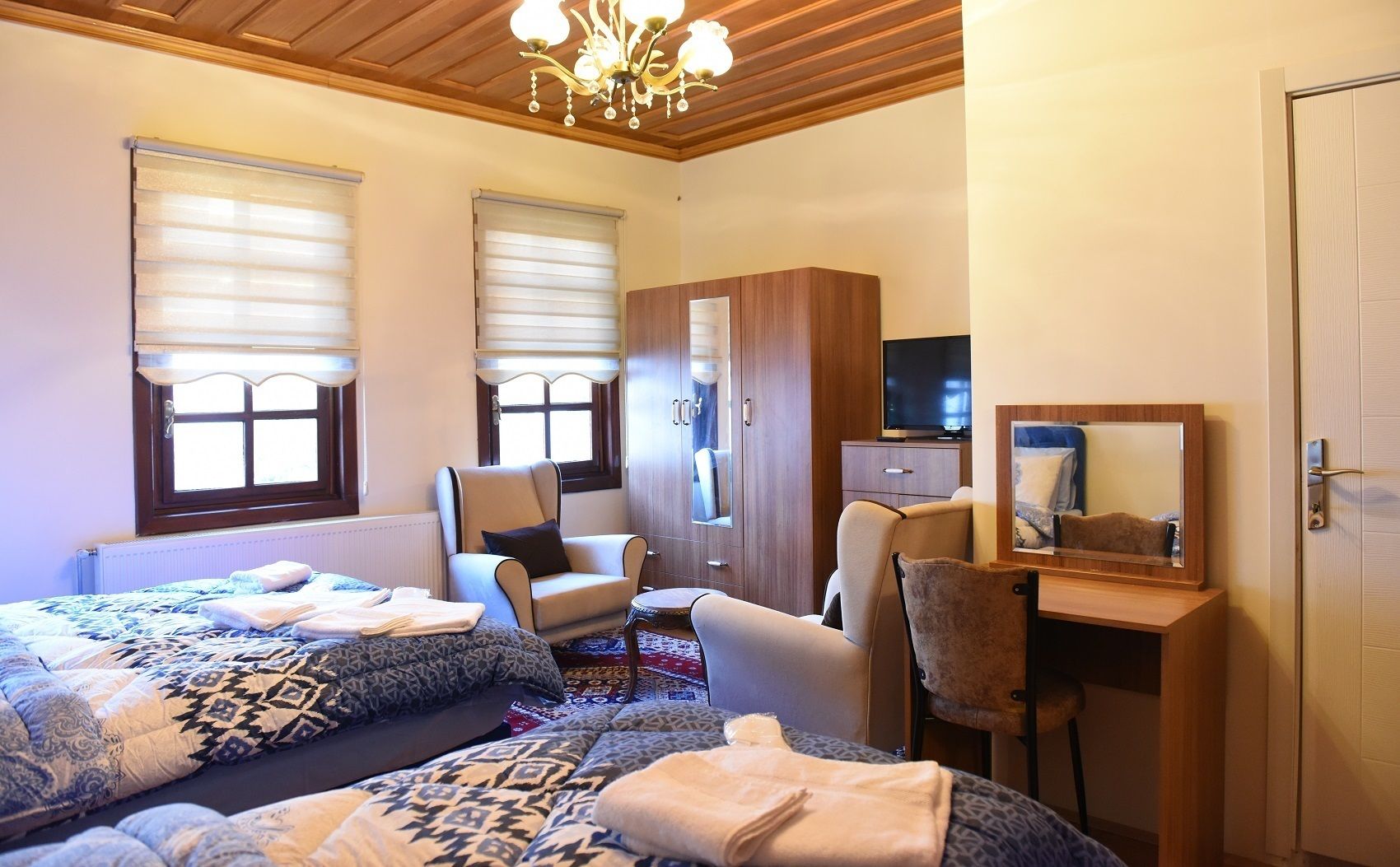 family triple room, multiple beds, non smoking | premium bedding, individually decorated, individually furnished, desk