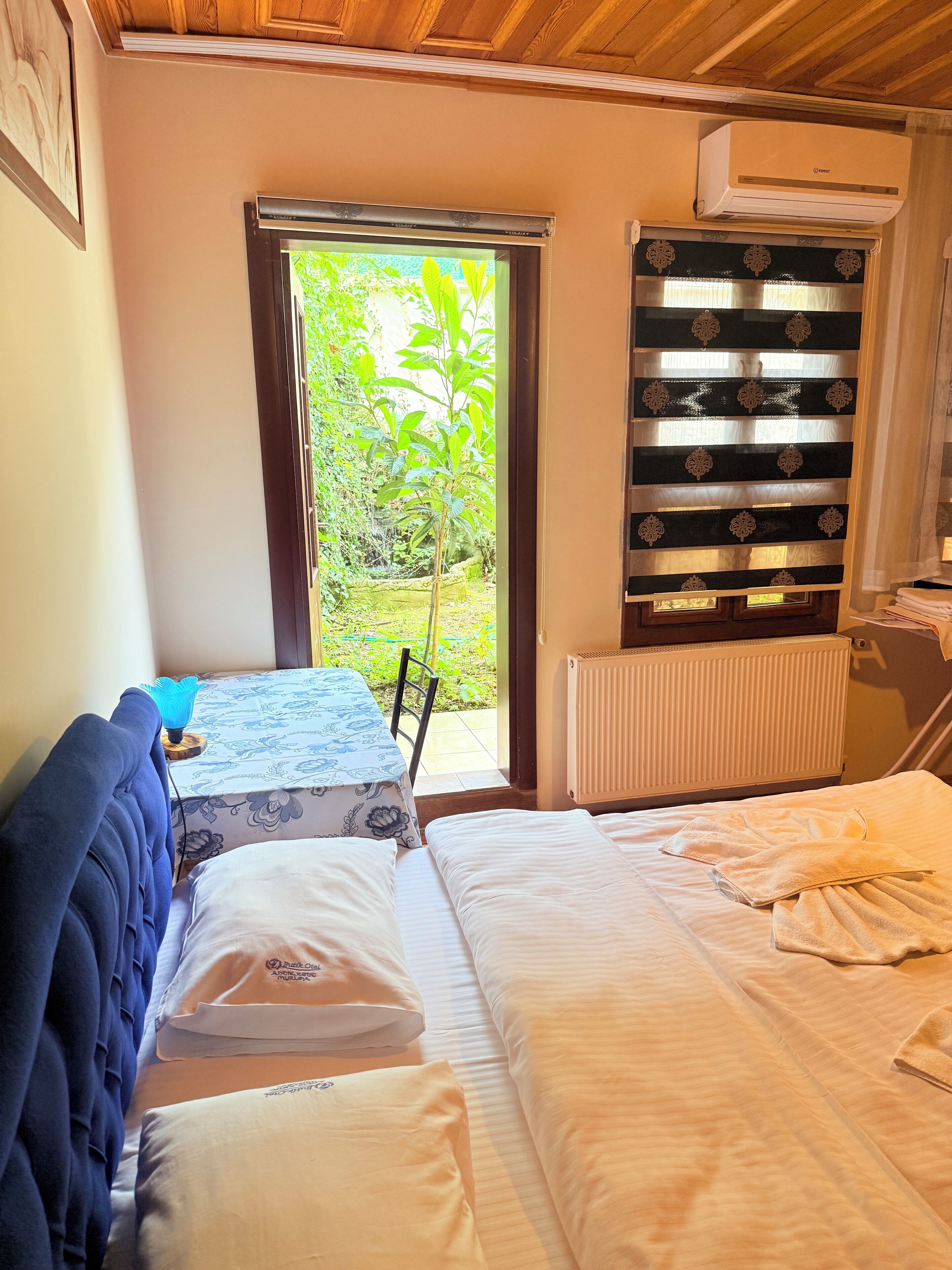 design double room | premium bedding, individually decorated, individually furnished, desk