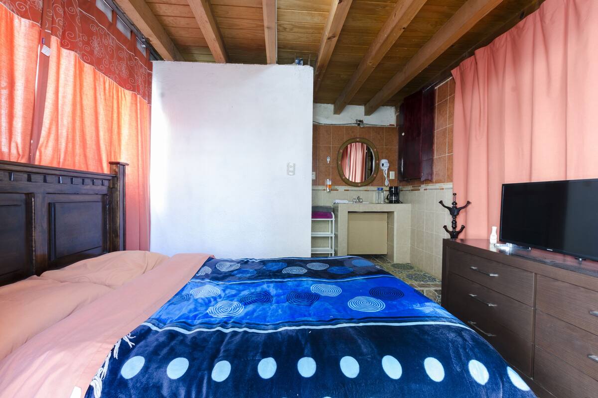 Double Room, 1 Double Bed, Non Smoking | In-room safe, iron/ironing board, WiFi (free), bed sheets