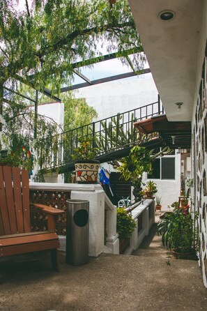 Classic Quadruple Room, 2 Double Beds, Courtyard View | Terrace/patio - Las Enredaderas (Guanajuato)