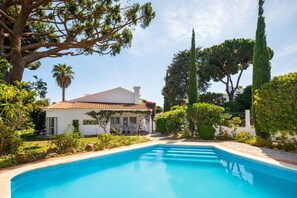 Outdoor pool, pool loungers