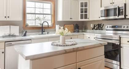 4-bedroom vacation home short drive to Huntington Mall, Marshall, & St. Mary’s