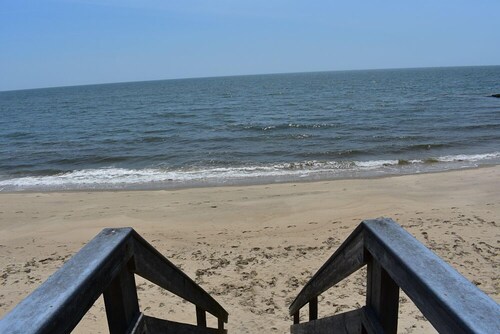 Completely updated 1 bedroom condo unit-steps to a shared private beach!