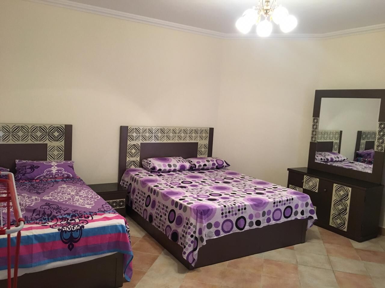 1 多间卧室、熨斗/熨衣板、床单