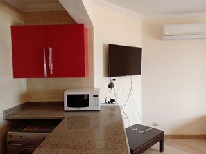 Fridge, microwave, oven, electric kettle - chalet 90 sq. m with one bed room and reception  first raw sea view (sidi abdel rahman)