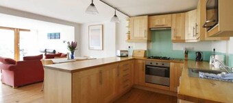 Beautiful, luxury two bedroom apartment, within easy reach of the city centre, 