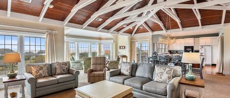 Televisión, chimenea, reproductor de DVD y estéreo