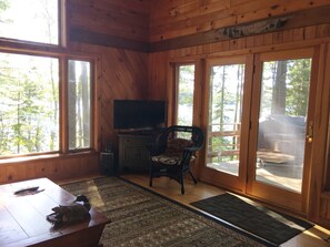 Smart TV, fireplace - Comfortable lake home on pristine Beech Hill Pond (Otis)