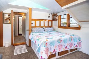 3 bedrooms, iron/ironing board, free WiFi, bed sheets - 318 Lindo | Historic Family Home Near Bay & Beach (Newport Beach)