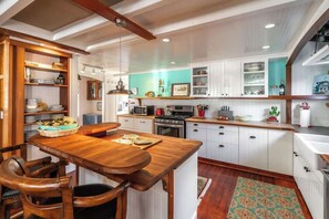Fridge, microwave, oven, stovetop - 318 Lindo | Historic Family Home Near Bay & Beach (Newport Beach)