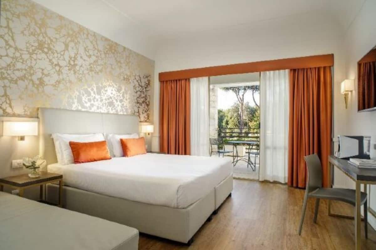 In-room safe, desk, laptop workspace, soundproofing