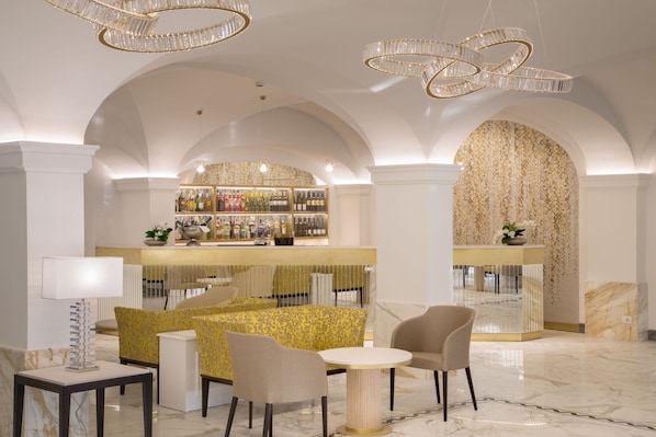 Lobby sitting area - Hotel Shangri-La Roma by OMNIA hotels (Rome)