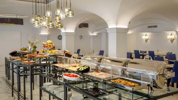 Tägliches Frühstücksbuffet gegen Gebühr