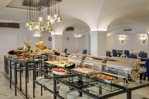 Daily buffet breakfast for a fee - Hotel Shangri-La Roma by OMNIA hotels (Rome)