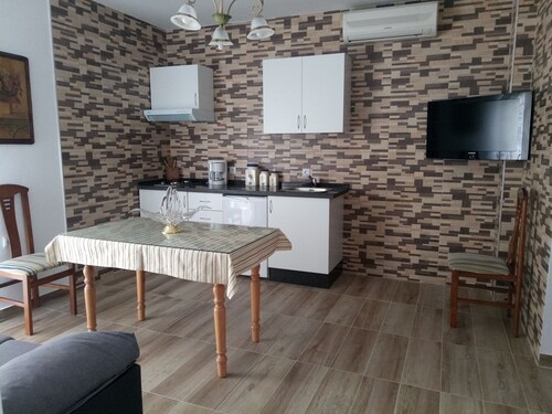 APARTMENT IN OLVERA WITH GARAGE