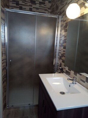 Hair dryer, towels, shampoo, toilet paper - APARTMENT IN OLVERA WITH GARAGE (Olvera)