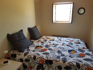 3 bedrooms, free WiFi, bed sheets