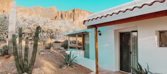 Casita habitation dans le désert situé à la base des montagnes de la Superstition.