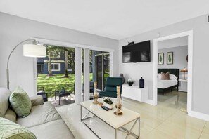 2 bedrooms, desk, iron/ironing board, travel crib - 340A - Boca Retreat w/ Pool, Parking, Near Evert Tennis & Shops (Boca Raton)